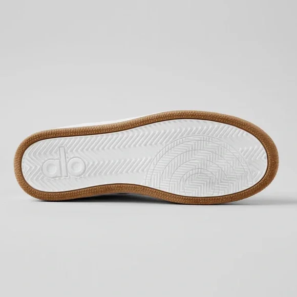 NIB Alo Recovery Mode Sneaker - Natural White/Gum - Picture 2 of 8